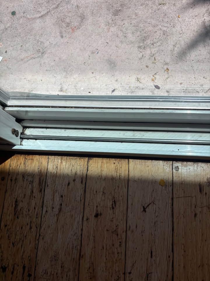 Window track spotless after deep cleaning